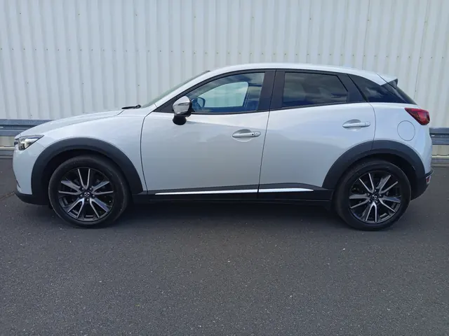 Biała Mazda CX-3, sprzedany, widok z boku