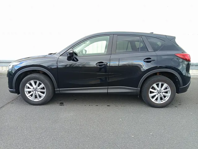 Czarna Mazda CX-5, sprzedany, widok z boku