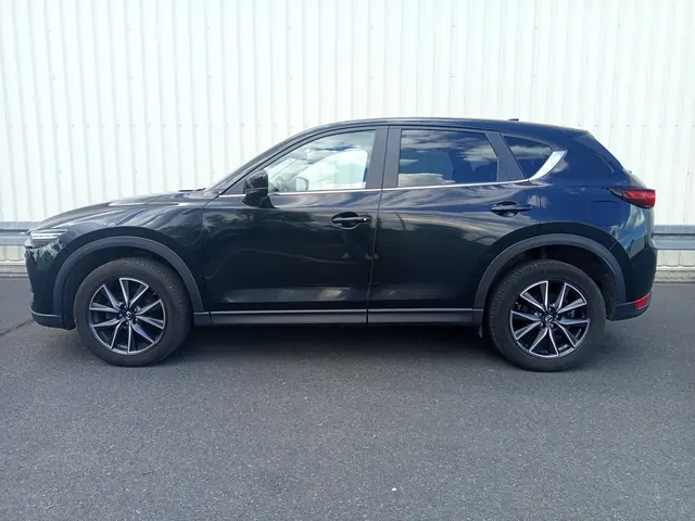 Czarna Mazda CX-5, sprzedany, widok z boku