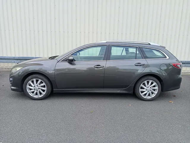 Grafitowa Mazda 6 kombi, sprzedany, widok z boku